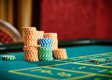 muara mobile app interface showing slots and live-dealer games